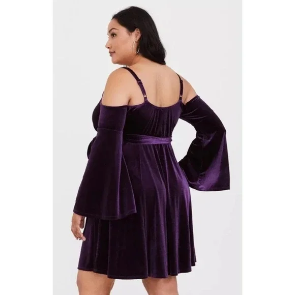 Torrid Mini Velvet Cold-Shoulder Surplice Dress 1x plus size - Picture 2 of 5